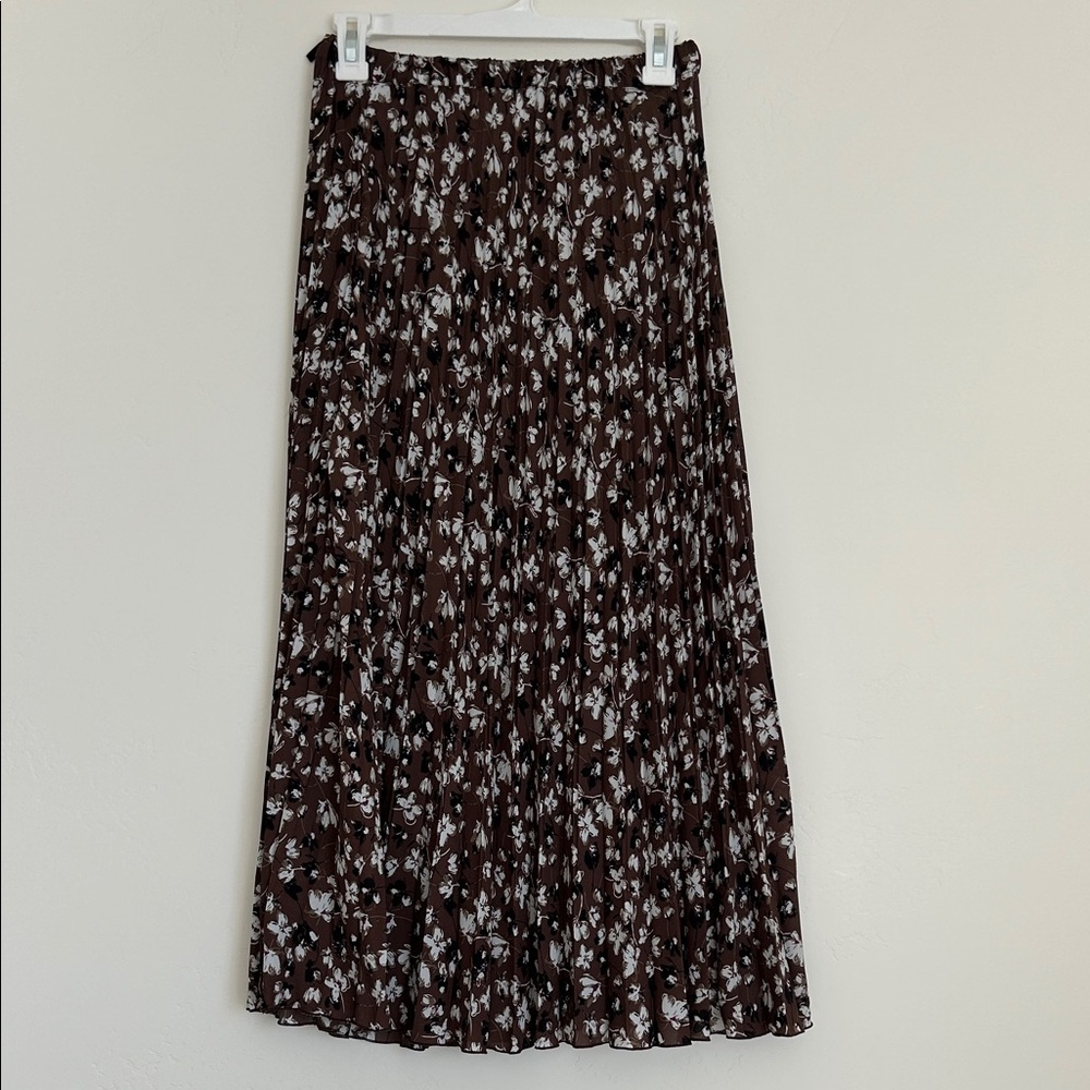 Chic Floral Maxi Skirt in Brown